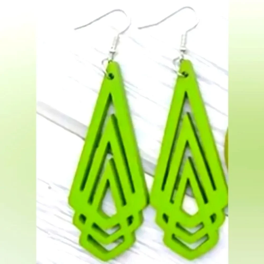 Retro Beautiful Vibrant Green Wooden Earrings